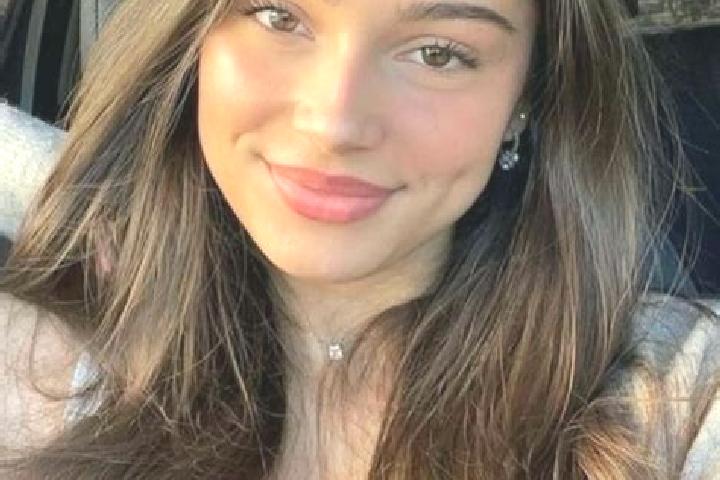 Eva, 32, a brunette hazel-eyed caucasian companion based in Krasocin. Offering Massage, Travel Companion, Couples, Duos, CIM. Available for incall and outcal...