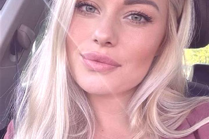 Eva, 33, a blonde hazel-eyed middle eastern companion based in Schonfeld. Offering Fetish, Travel Companion, A-Level. Available for incall and outcall, overn...