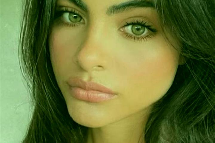 Eva, 33, a brunette green-eyed latina companion based in Munein. Offering A-Level, 69, Duos, GFE. Available for incall and outcall, overnight bookings availa...