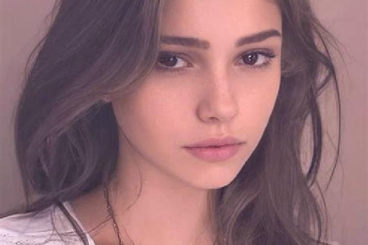 Eva, 33, a chestnut grey-eyed slavic companion based in Knighton. Offering Massage, Prostate Massage, Girlfriend Experience. Available for incall and outcall...