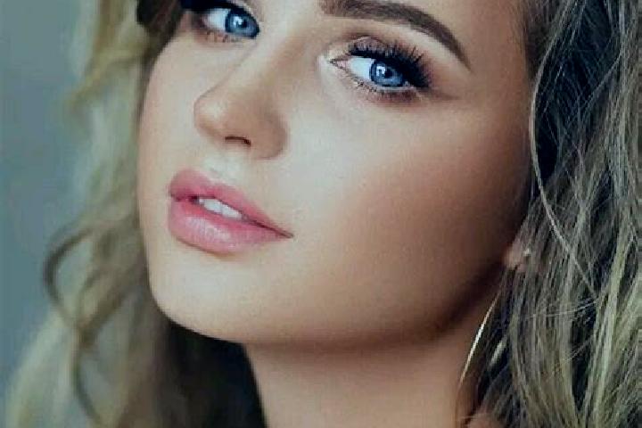 Eva, 33, a dark blonde blue-eyed ebony companion based in Candillargues. Offering A-Level, Striptease, CIM, Girlfriend Experience, Couples. Available for inc...