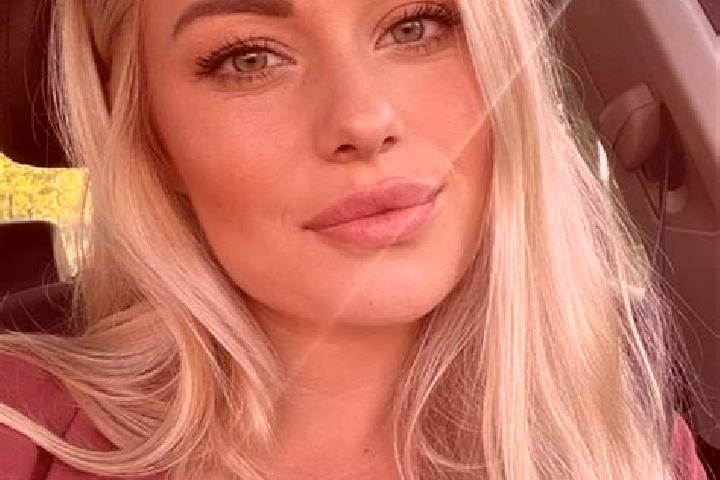 Eva, 34, a blonde hazel-eyed asian companion based in Sur. Offering Travel Companion, Deep French Kissing, Girlfriend Experience. Available for incall and ou...