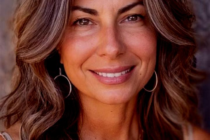 Eva, 34, a brunette grey-eyed european companion based in Grand Baie. Offering Prostate Massage, GFE, BDSM, Dinner Date, Deep French Kissing. Available for i...