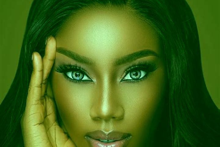 Eva, 34, a chestnut blue-eyed ebony companion based in Tocileni. Offering CIM, OWO, Travel Companion, Duos, Massage. Available for incall and outcall, day an...