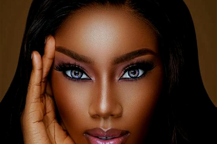 Eva, 34, a red blue-eyed ebony companion based in Bad Ditzenbach. Offering Fetish, Girlfriend Experience. Available for incall and outcall, overnight booking...
