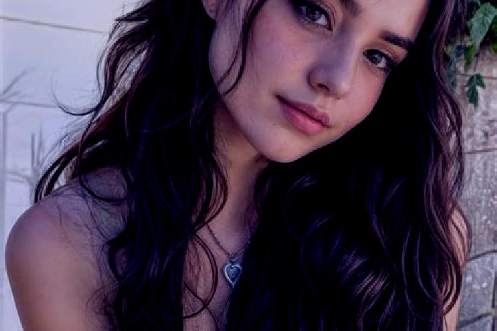 Eva, 35, a auburn amber-eyed mediterranean companion based in Ja Ela. Offering Domination, Massage, Prostate Massage, GFE, Girlfriend Experience. Available f...