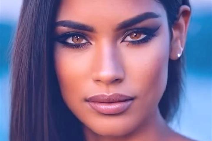 Eva, 35, a black dark-eyed latina companion based in Bentley. Offering Duos, Striptease, Prostate Massage, Girlfriend Experience. Available for incall and ou...