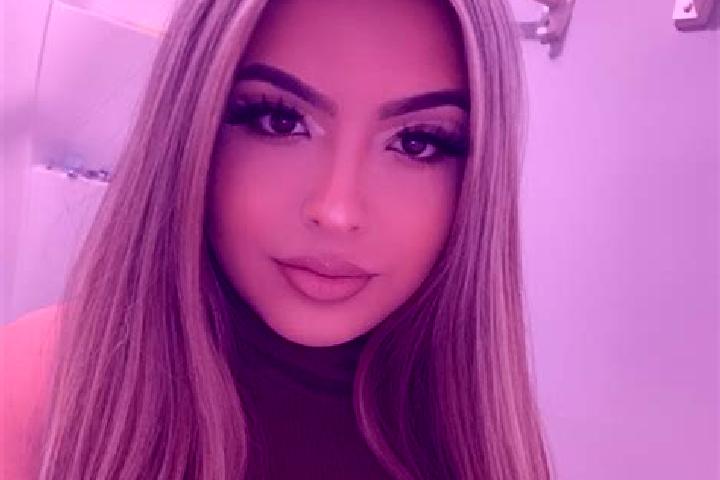 Eva, 35, a blonde amber-eyed latina companion based in Changanacheri. Offering Striptease, OWO, A-Level, Roleplay, Duos. Available for incall and outcall, da...