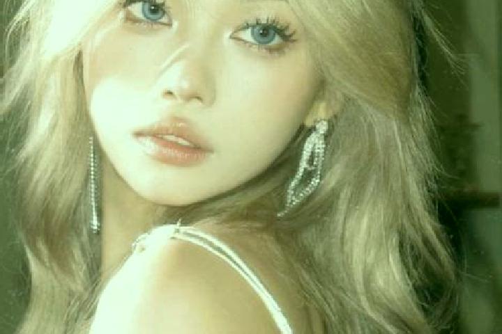 Eva, 35, a blonde blue-eyed asian companion based in Moneva. Offering Dinner Date, Couples, OWO, 69. Available for incall and outcall, day and evening dates.