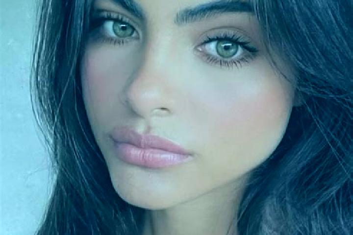 Eva, 35, a brunette dark-eyed indian companion based in Hinche. Offering Fetish, Massage, Domination, Roleplay, Dinner Date. Available for incall and outcall...