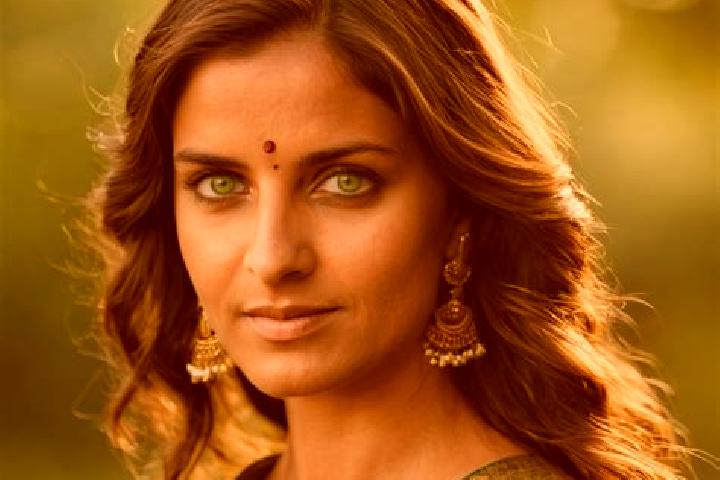 Eva, 35, a brunette green-eyed indian companion based in Buckfield. Offering Girlfriend Experience, Travel Companion, Massage, Fetish. Available for incall a...