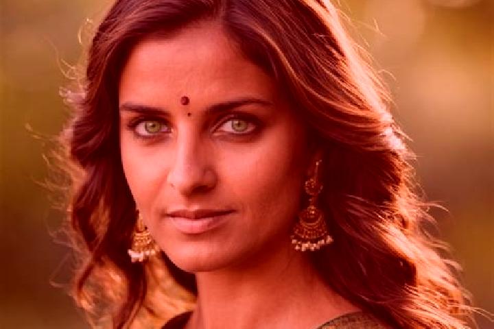 Eva, 35, a brunette green-eyed indian companion based in Ricco. Offering Couples, Massage, 69, Domination. Available for incall and outcall, overnight bookin...