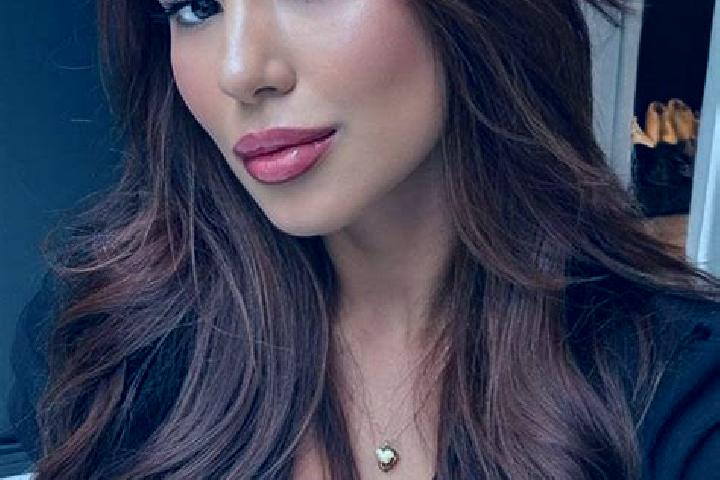 Eva, 35, a chestnut brown-eyed latina companion based in Chatswood. Offering GFE, Fetish, Roleplay. Available for incall and outcall, overnight bookings avai...