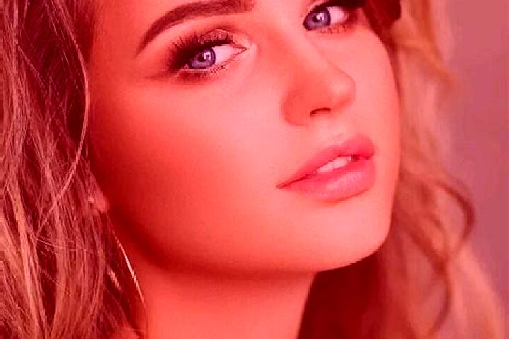 Eva, 35, a dark blonde blue-eyed caucasian companion based in Roxborough Park. Offering Tantra, Striptease, Deep French Kissing. Available for incall and out...