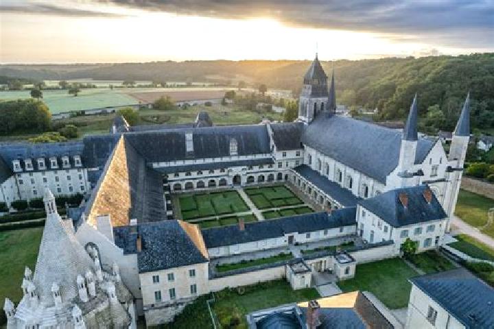 Eva, 35 — Escort in Fontevraud-l Abbaye, France