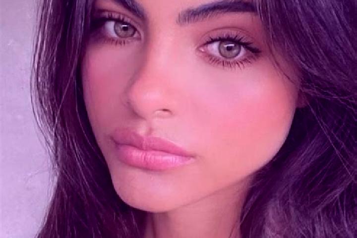 Eva, 36, a auburn hazel-eyed caucasian companion based in Vitry-en-Charollais. Offering Roleplay, OWO, Duos, CIM, Massage. Available for incall and outcall, ...