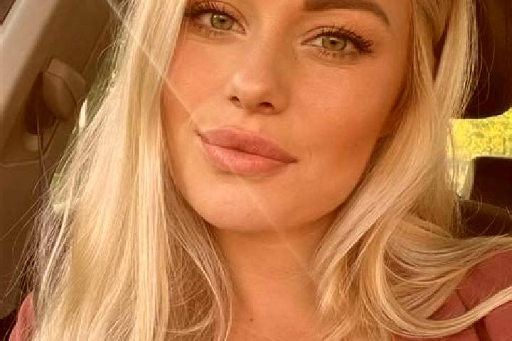 Eva, 36, a blonde hazel-eyed ebony companion based in Grand-Reng. Offering CIM, Duos, Travel Companion, 69. Available for incall and outcall, day and evening...