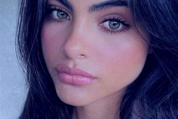 Eva, 36, a brunette dark-eyed mediterranean companion based in Unesic. Offering Domination, Dinner Date, Girlfriend Experience, Erotic Massage, Deep French K...