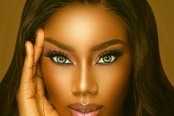 Eva, 36, a chestnut blue-eyed ebony companion based in Wawrzenczyce. Offering Tantra, Fetish, Roleplay, Party Girl, Massage. Available for incall and outcall...