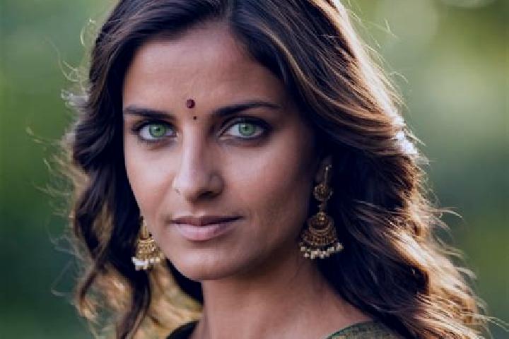 Eva, 36, a chestnut green-eyed indian companion based in Marzijaran. Offering Travel Companion, Dinner Date, Girlfriend Experience, Duos. Available for incal...
