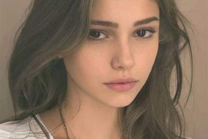 Eva, 36, a chestnut grey-eyed slavic companion based in Ripabottoni. Offering Prostate Massage, Girlfriend Experience, Travel Companion, OWO, Deep French Kis...