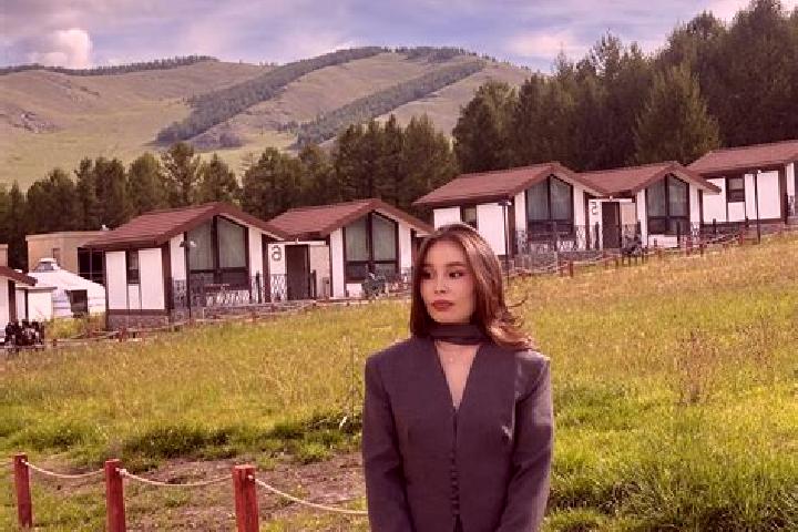 Eva, 36 — Escort in Tsetsegnuur, Mongolia