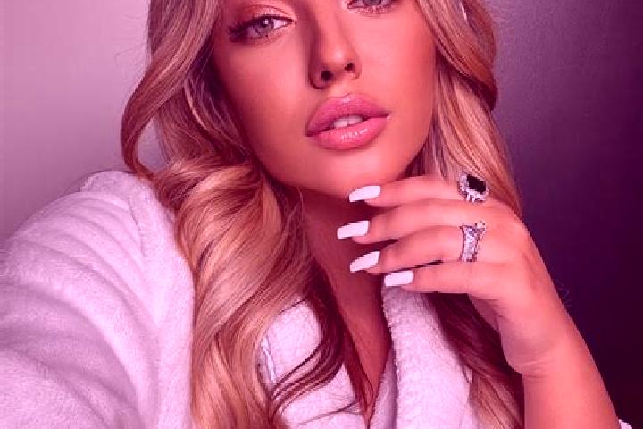 Eva, 37, a blonde amber-eyed latina companion based in Fontaine-la-Gaillarde. Offering Tantra, Overnight, Fetish, 69, Massage. Available for incall and outca...