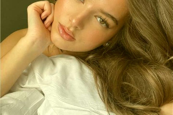 Eva, 37, a chestnut grey-eyed latina companion based in Spruce Grove. Offering Party Girl, Couples, CIM. Available for incall and outcall, overnight bookings...