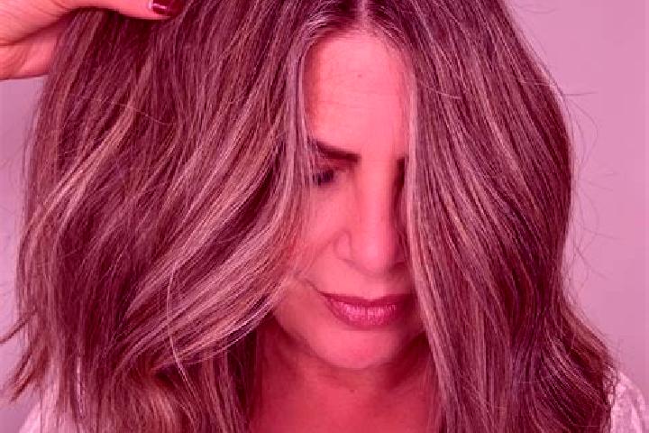 Eva, 37, a dark blonde grey-eyed latina companion based in Dealu Mare. Offering Massage, Dinner Date, Duos. Available for incall and outcall, day and evening...