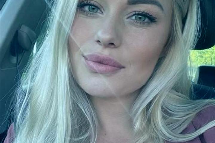 Eva, 38, a blonde hazel-eyed caucasian companion based in Dubrowna. Offering Couples, Duos, Travel Companion. Available for incall and outcall, day and eveni...