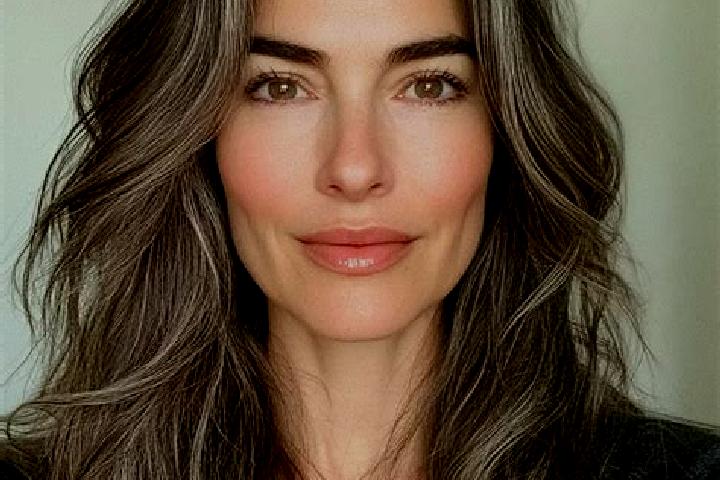 Eva, 38, a brunette grey-eyed mixed companion based in Frias. Offering Roleplay, Duos, Overnight. Available for incall and outcall, day and evening dates.