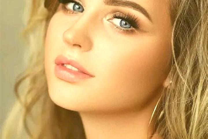 Eva, 38, a dark blonde blue-eyed slavic companion based in Sindangjawa. Offering Duos, A-Level, 69. Available for incall and outcall, day and evening dates.