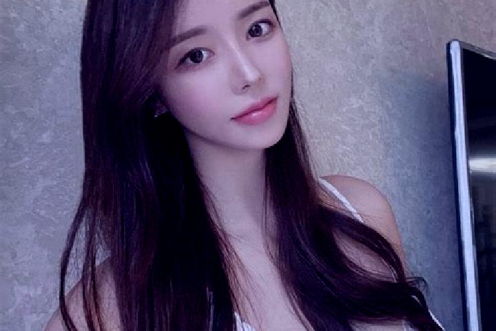 Eva, 38 — Escort in Xialaxiu, China