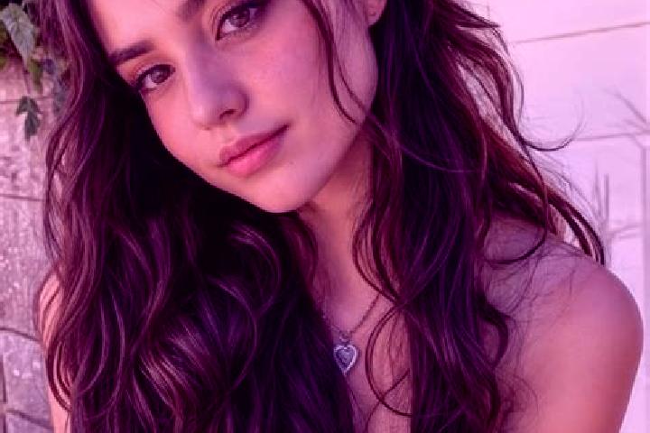Eva, 39, a auburn amber-eyed caribbean companion based in Poienile. Offering Dinner Date, Prostate Massage, Girlfriend Experience. Available for incall and o...