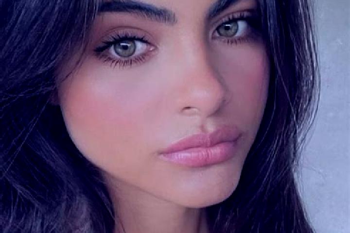 Eva, 39, a brunette green-eyed caucasian companion based in Capodimonte. Offering A-Level, Travel Companion, Striptease. Available for incall and outcall, da...