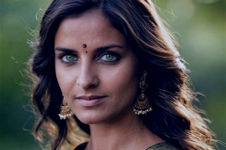 Eva, 39, a brunette green-eyed indian companion based in Griefstedt. Offering Girlfriend Experience, CIM, Dinner Date, Striptease. Available for incall and o...