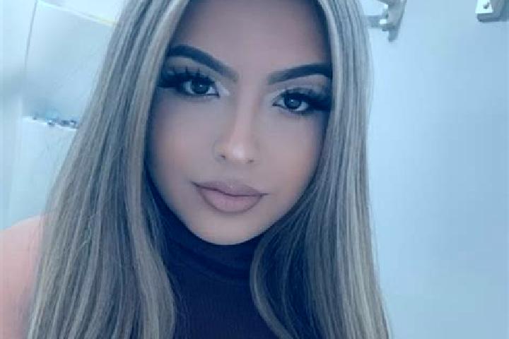 Evelyn, 20, a blonde amber-eyed latina companion based in Tufeni. Offering Travel Companion, 69, Deep French Kissing, A-Level. Available for incall and outca...