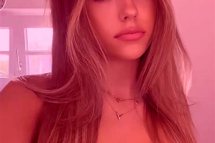 Evelyn, 20, a dark blonde brown-eyed caucasian companion based in Haq. Offering OWO, Prostate Massage, GFE. Available for incall and outcall, overnight booki...