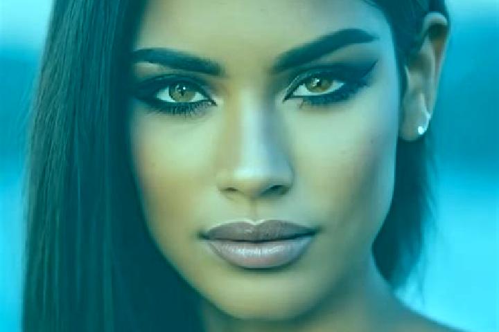 Evelyn, 20, a dark blonde brown-eyed latina companion based in Guruieni. Offering Erotic Massage, Massage, Dinner Date, Deep French Kissing. Available for in...
