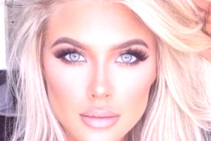 Evelyn, 20, a platinum blonde grey-eyed indian companion based in Malaga. Offering Fetish, Erotic Massage, BDSM, Tantra. Available for incall and outcall, ov...