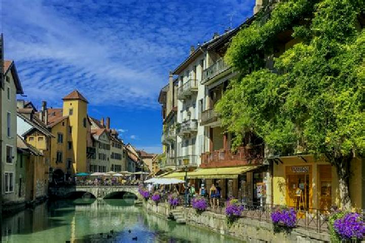 Evelyn, 20 — Escort in Bonnœuvre, France