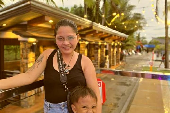 Evelyn, 20 — Escort in Tabinay, Philippines