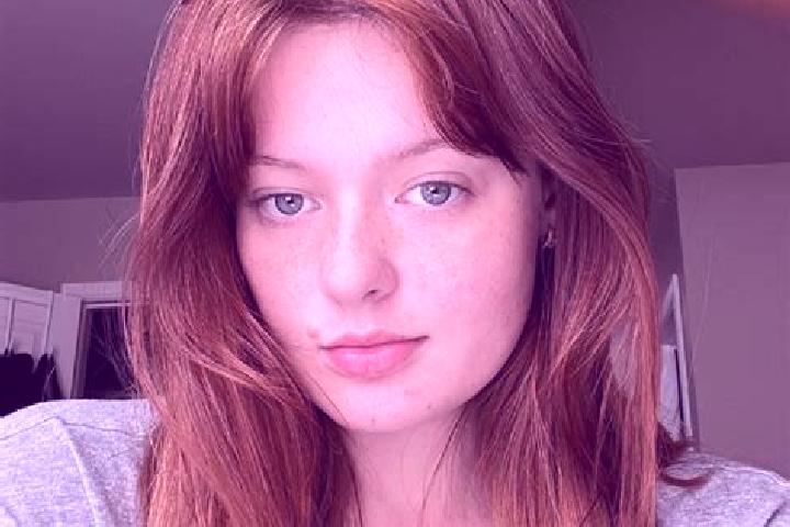 Evelyn, 21, a auburn blue-eyed caucasian companion based in Carasa. Offering Roleplay, OWO. Available for incall and outcall, day and evening dates.