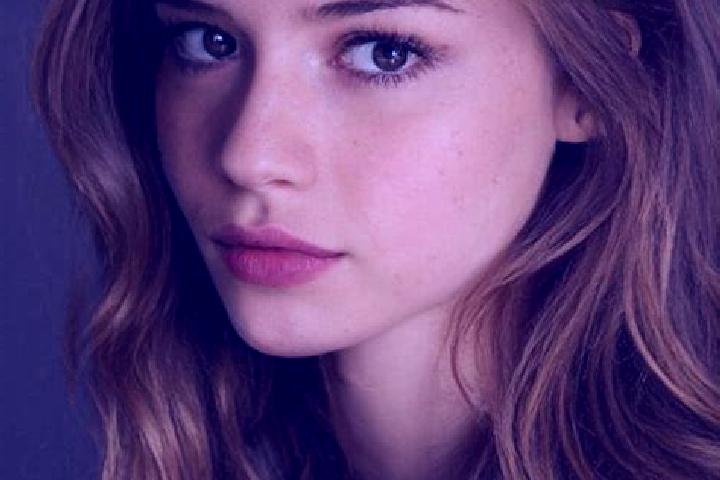Evelyn, 21, a chestnut amber-eyed latina companion based in Souto da Carpalhosa. Offering GFE, Girlfriend Experience, A-Level. Available for incall and outca...