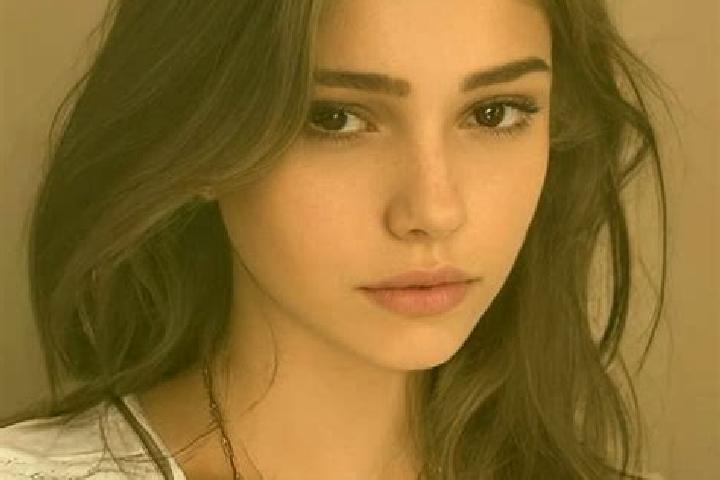 Evelyn, 21, a chestnut hazel-eyed slavic companion based in Lahijan. Offering A-Level, Travel Companion, Domination. Available for incall and outcall, day an...
