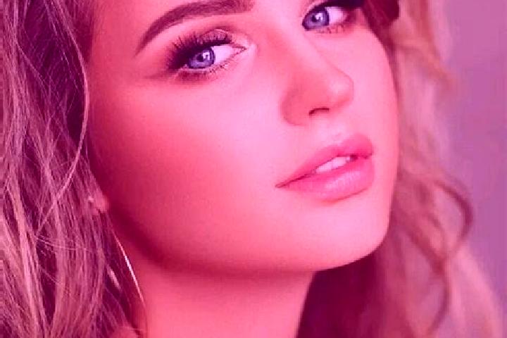 Evelyn, 21, a dark blonde blue-eyed mediterranean companion based in Dompaire. Offering Party Girl, Domination, Overnight. Available for incall and outcall, ...