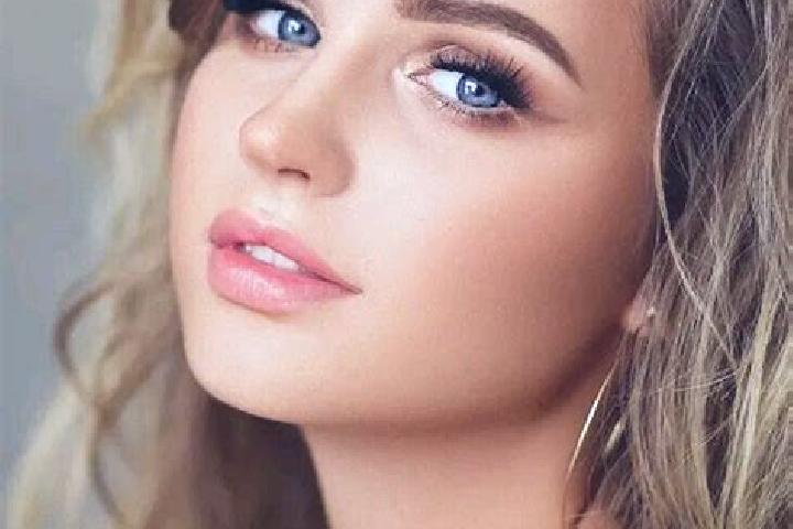 Evelyn, 21, a dark blonde blue-eyed mediterranean companion based in Sakhipur. Offering Tantra, Erotic Massage, BDSM, Domination. Available for incall and ou...