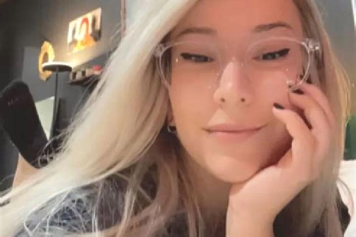 Evelyn, 21, a platinum blonde dark-eyed caribbean companion based in San Giovanni al Natisone. Offering Dinner Date, Couples, Tantra. Available for incall an...