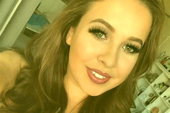 Evelyn, 21, a red dark-eyed caucasian companion based in Agogo. Offering Striptease, Overnight, Domination. Available for incall and outcall, day and evening...