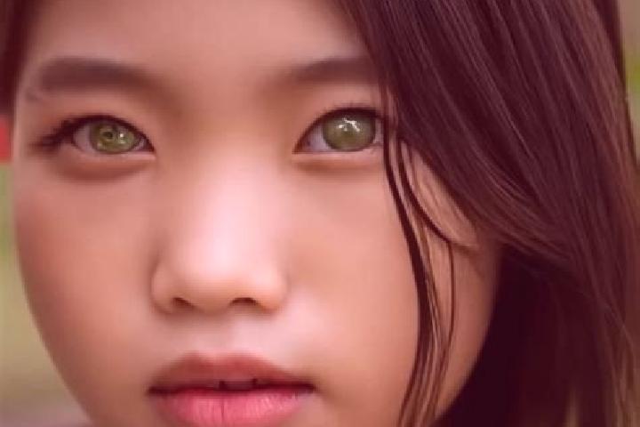 Evelyn, 21, a red green-eyed asian companion based in Giesbeek. Offering BDSM, Fetish, Overnight, Couples, OWO. Available for incall and outcall, day and eve...